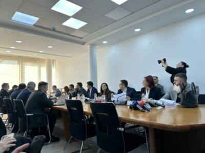 Komisioni për Buxhet miraton projeksionin buxhetor për RTK`në, nga “frika” se mos po shpërndahet Kuvend