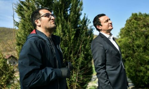 Kurti s’e përmed fare ish-këshilltarin Shkëlzen Gashin për eskpoziten skandaloze: Këso ekspozitash duhen më shumë, por me të dhëna të sakta