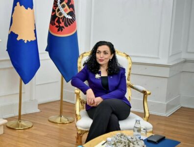 Pas shpërndarjes së Kuvendit, Presidentja Osmani thërret në takim partitë politike