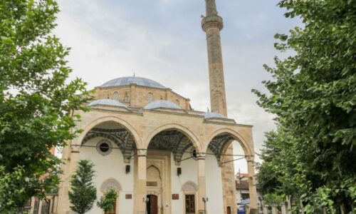 Besimtarët myslimanë sot festojnë Fitër Bajramin