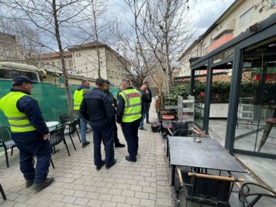 Komuna e Prishtinës nis aksion, liron hapësirat publike