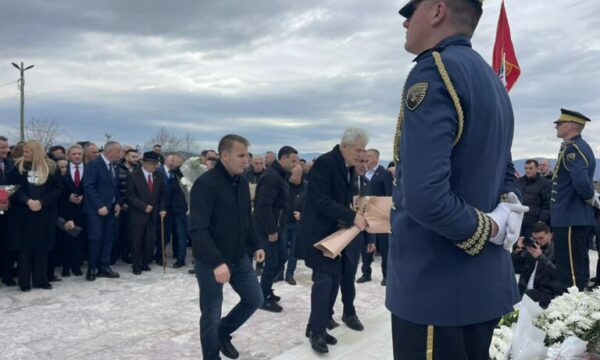 Ali Ahmeti and members of the Kosovo Assembly pay homage in Gllogjan