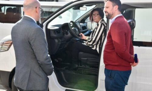 Ambasada Britanike i dhuron Policisë së Kosovës 2 automjete dhe 16 dronë me vlerë 153 mijë euro