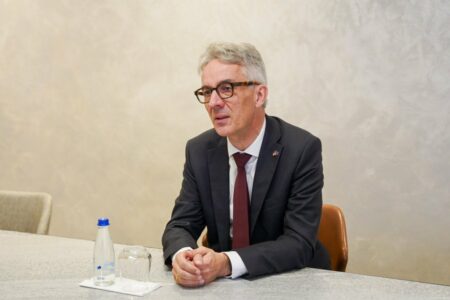 Ambasadori gjerman: Zbatimi i ligjit në gjithë Kosovën pa penguar jetën e qytetarëve, kyç për dialogun dhe rrugën drejt BE-së