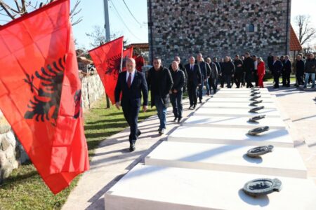 Haradinaj rrëfen momentet në Betejën e Gllogjanit: I mora katër plagë, edhe sot shihen (VIDEO)