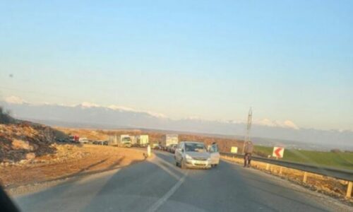 Aksident trafiku në Dollc të Klinës, krijohen kolona