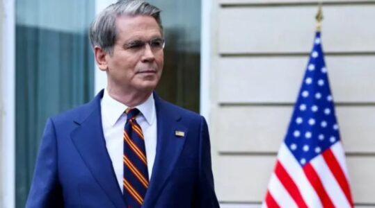 SHBA paralajmëron se “të gjitha opsionet janë në tavolinë” në luftën me Iranin