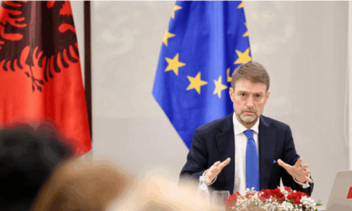 Shqipëria mirëpret vendimin e KE’së për heqjen e plotë të masave ndaj Kosovës, Hoxha: Ky hap ishte vonuar