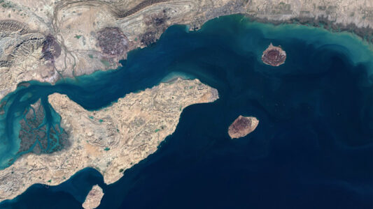 SHBA godet objektiv iranian, Pentagoni: Kërcënimi ndaj Ngushticës së Hormuzit është dobësuar