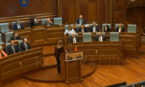 “Ndërpreja fjalën regjia”, “Po ofendoni pacientët që dergjen pa barna”, debat mes Albulena Haxhiut e Hykmete Bajrami