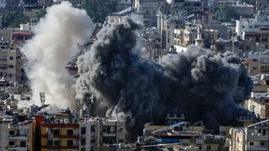 Izraeli u bën thirrje banorëve të Bejrutit të evakuohen: Sulme të reja po vijnë