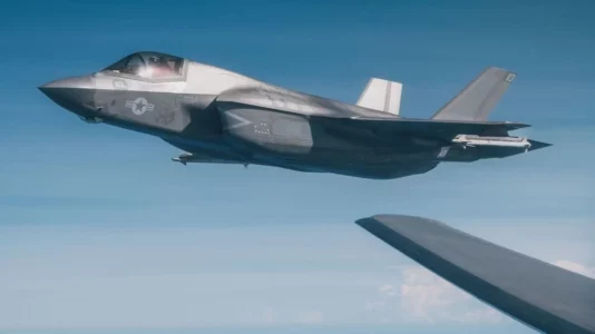 F-35 amerikan i dëmtuar nga zjarri i dyshuar iranian bën ulje emergjente