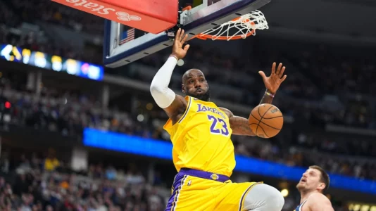 LeBron James thyen një tjetër rekord historik në NBA