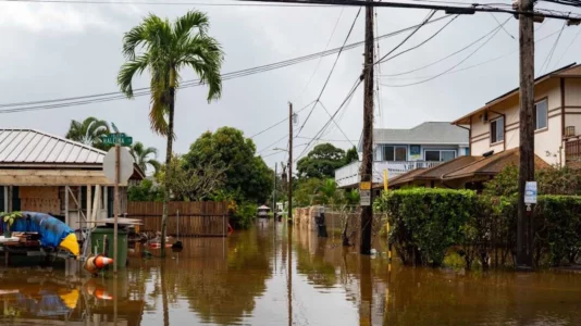Hawaii përballet me përmbytjet më të rënda në 20 vitet e fundit, evakuohen mijëra njerëz