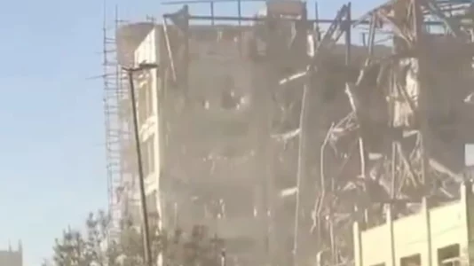 Izraeli bombardoi Këshillin e Ekspertëve iranian gjatë zgjedhjes së pasardhësit të Khameneit