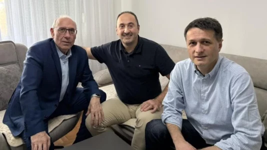 Aliu viziton Fadil Fazliun, uron lirimin e ish-krerëve të UÇK-së