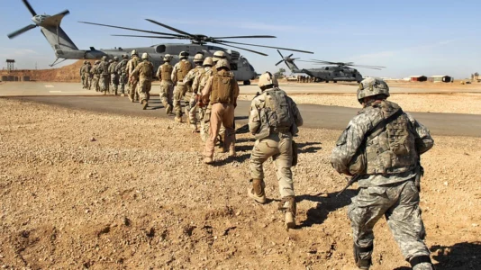 Më shumë marinsa dhe anije luftarake amerikane po zhvendosen në Lindjen e Mesme