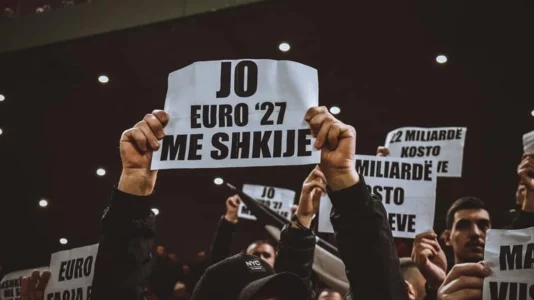 Tifozat Kuq e Zi shpërthejnë ndaj FSHF-së: Po na heshtin me vetëdije