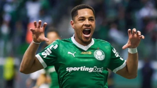 Gjiganti i Ligës Premier përgatit ofertën e madhe për Vitor Roque