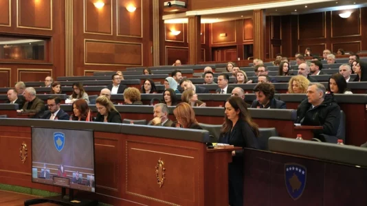 Ditët vendimtare për Kuvendin, Kushtetuesja ende po shqyrton dekretin për zgjedhje