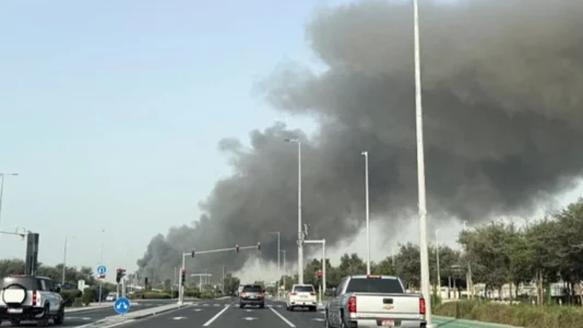 Dy viktima në Abu Dhabi – mbeturinat e raketës balistike iraniane godasin qytetarët