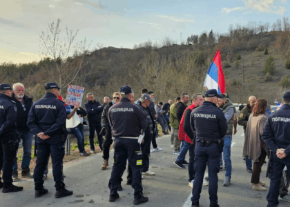 Protesta për Ligjin për të Huajt, bllokohet rruga në Jarinje në anën e Serbisë