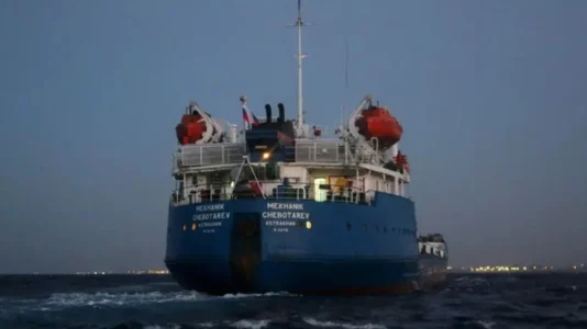 Tankeri rus i afrohet Kubës, duke sfiduar bllokadën amerikane të naftës