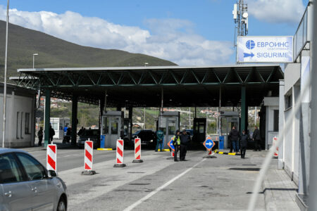 Tentuan të hynin ilegalisht nga Maqedonia e Veriut, ndalohen tre persona