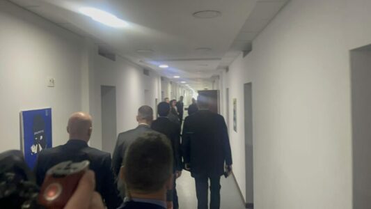 Kurti takohet sërish me Abdixhikun