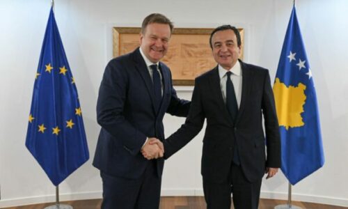 Kompromiset e sotme të Kurtit, AFP: Kosova shtyn ligjin kontrovers, rrezikohej destabilizimi i marrëdhënieve