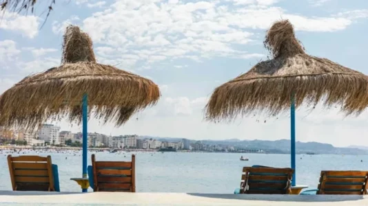 Rregulla të forta për plazhet e shqiptare, gjoba deri në 4 mijë euro në rastet kur prishet kontrata