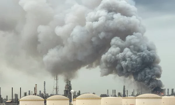 Sulmohet rafineria shtetërore në Bahrein  Irani lëshon raketa dhe dronë në një valë e re sulmesh