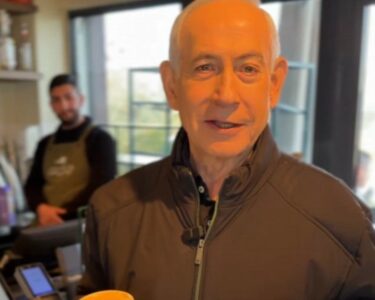 U raportua se është vrarë, shfaqet Netanyahu: Po vdes vetëm për kafe