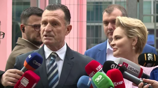 “Zoti Kryemadhi”, avokati i Metës bën lapsus, ndërhyn Monika: Jam zonja o shoku, mos u provoko