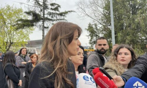 Dhuna seksuale gjatë luftës, Haxhiu apel partnerëve ndërkombëtarë: T’i bëhet presion Serbisë për dorëzimin e kriminelëve