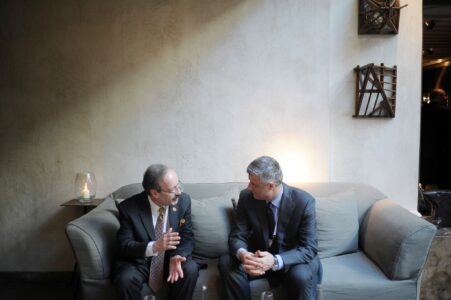 “UÇK-ja nuk ishte e përfshirë në aktivitete terroriste” – Eliot Engel e kishte mbrojtur Thaçin, duke cituar raportin e CIA-s për UÇK-në