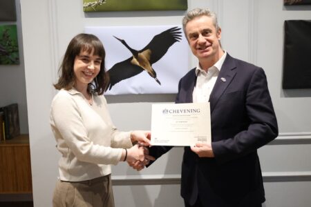 Ambasadori britanik takon studentët kosovarë pas studimeve në Mbretërinë e Bashkuar: Janë kthyer me aftësi unike