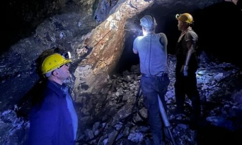 Minatorët ankohen që s’iu doli paga e 13-të, sindikata: Pushteti për vete çdo vit rritje paga e privilegje, ne jemi lënë jashtë