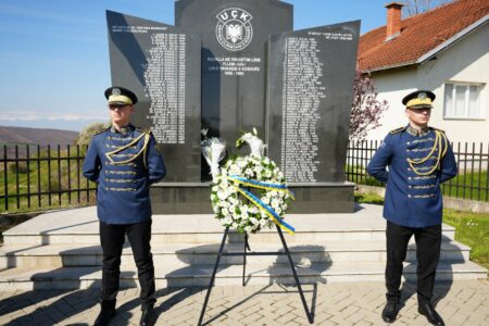 ​Mes lotëve e dhimbjes dëshmitarët dhe familjarët e të vrarëve kujtojnë masakrën e Rezallës