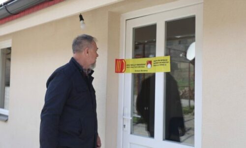 Sami Lushtaku jep urdhër për mbylljen e dy qendrave mjekësore në dy fshatra, funksionin me sistemin e Serbisë