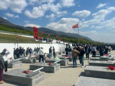 OVL e UÇK-së përkujton dëshmorët në Istog: Sakrifica e tyre, themel i shtetit