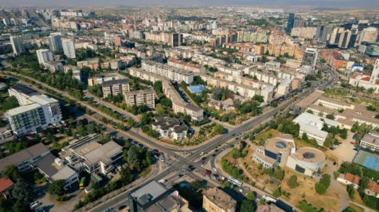 Taksa 10€ për hyrje në Prishtinë “Shpatë me dy tehe”, mund të shkaktojë “luftë tarifash”