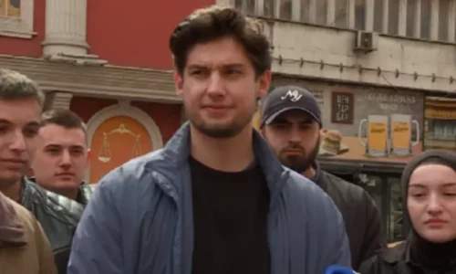 Studentët shqiptarë protestojnë sot në Shkup