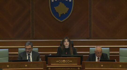 Seanca nis me kujtimin e demonstratave të pranverës së ’81-ës