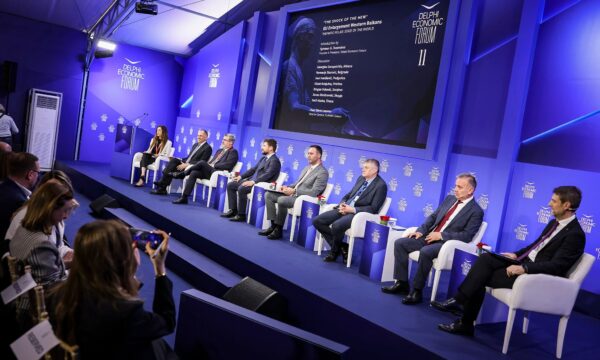 Konjufca nga Forumi Ekonomik në Greqi i kërkon BE së që t ia japë shpejt Kosovës statusin e kandidati