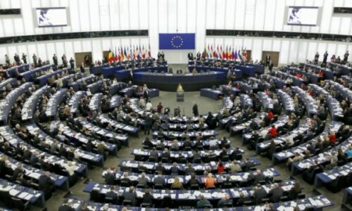 Eurodeputeti austriak: Elita politike s’është gati për kompromis, rruga e Kosovës po pengohet nga problemi me Serbinë