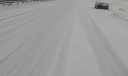 Reshjet e borës bllokojnë qarkullimin për kamionë në rrugën Pejë–Kullë–Rozhajë