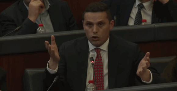 Gruda i reagon Abrashit: S’jemi në rrugë, ti a qet sehire këtu apo qeveris?