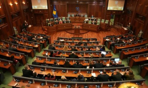 Rezoluta e LDK për derivatet e naftës nuk hidhet në votim për shkak të mungesës së deputetëve – shtyhet për seancën tjetër