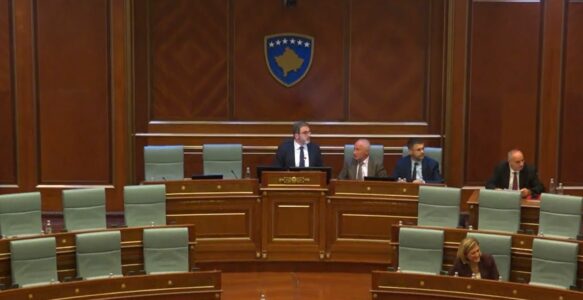 Përplasjet për çmimin e naftës në Kuvend, opozita kërkon masa urgjente, pushteti kundërshton